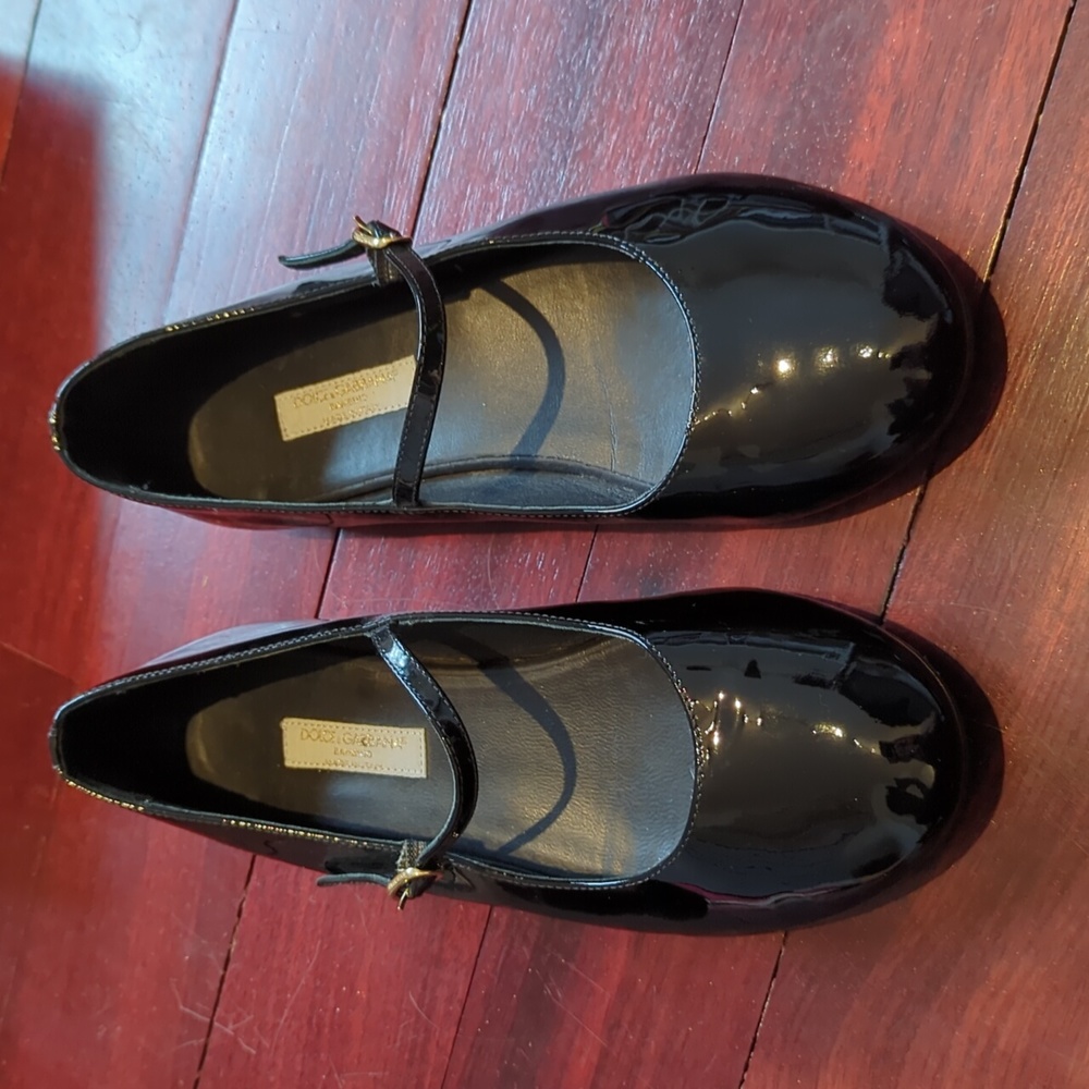 Dolce & Gabbana patent leather ballet flats, size 32/ us1